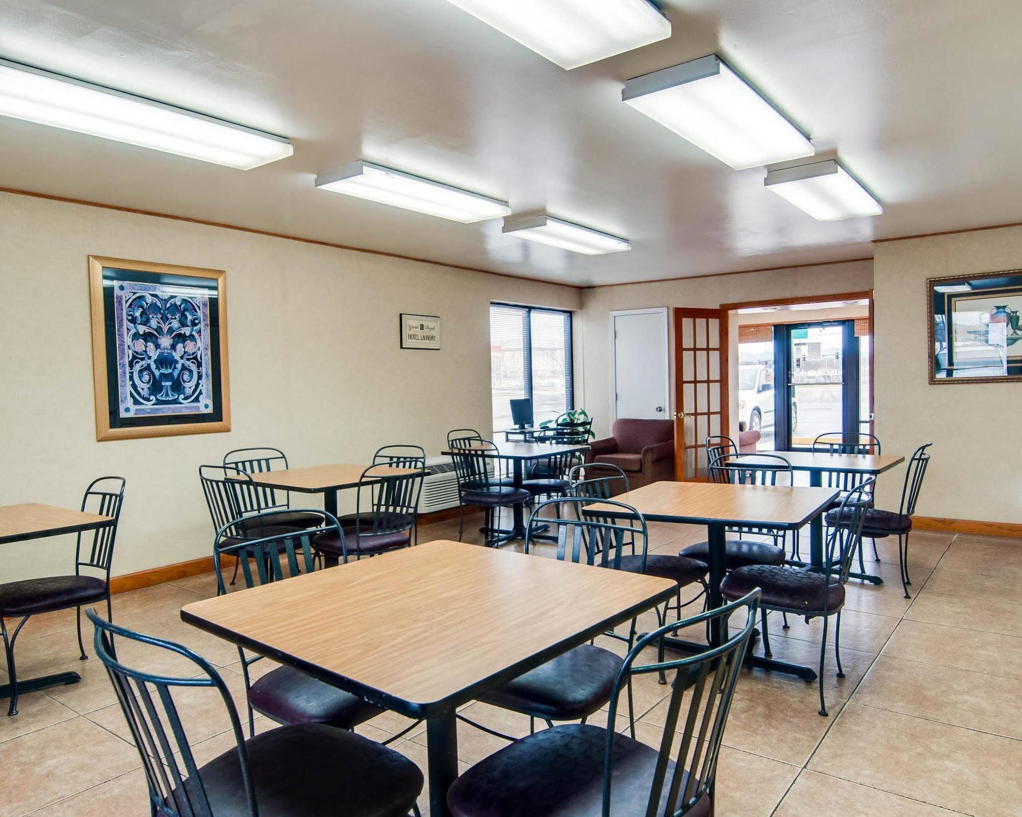 Rodeway Inn Civic Center Роаноук Екстериор снимка